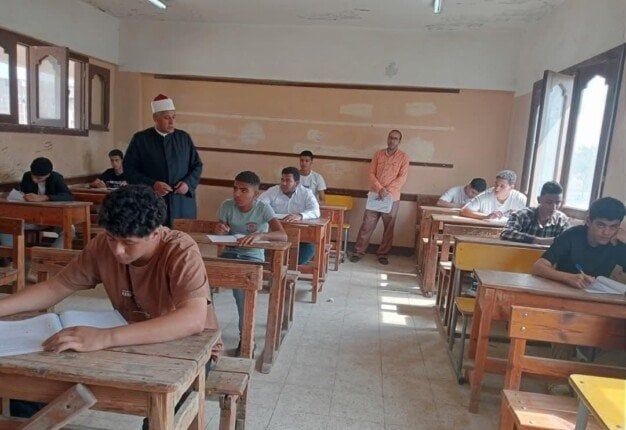 رئيس القليوبية الأزهرية وموفد قطاع المعاهد يتفقدان لجان امتحانات الشهادة الثانوية بالخانكة رئيس القليوبية الأزهرية وموفد قطاع المعاهد يتفقدان لجان امتحانات الشهادة الثانوية بالخانكة
