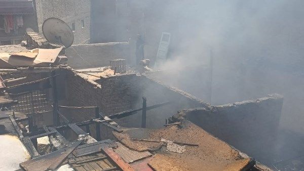 السيطرة على حريق شب في عقار بشبرا الخيمة دون خسائر بشرية.. صور السيطرة على حريق شب في عقار بشبرا الخيمة دون خسائر بشرية.. صور