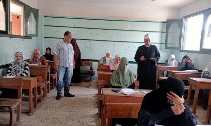 رئيس القليوبية الأزهرية يتفقد لجان امتحانات الثانوية الأزهرية بلجنة فتيات القناطر الخيرية رئيس القليوبية الأزهرية يتفقد لجان امتحانات الثانوية الأزهرية بلجنة فتيات القناطر الخيرية