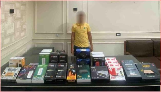 الداخلية تداهم محل لبيع أجهزة الريسيفر المعُدة لفك شفرات القنوات الفضائية