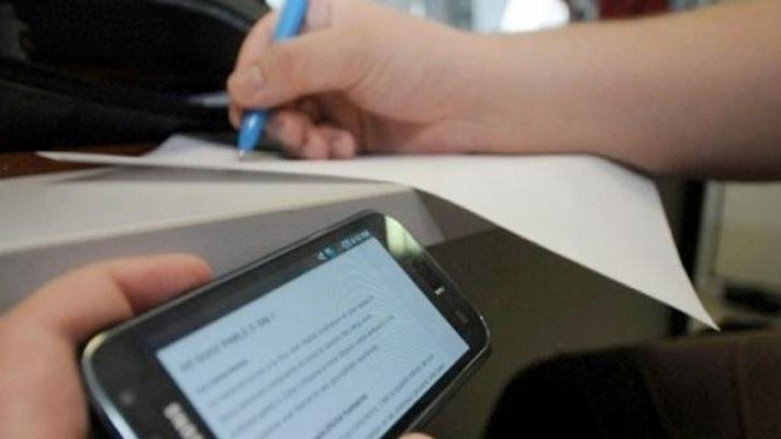 بزعم نشر أسئلة امتحانات الإعدادية.. القبض على طالبين نصبا على المواطنين بزعم نشر أسئلة امتحانات الإعدادية.. القبض على طالبين نصبا على المواطنين