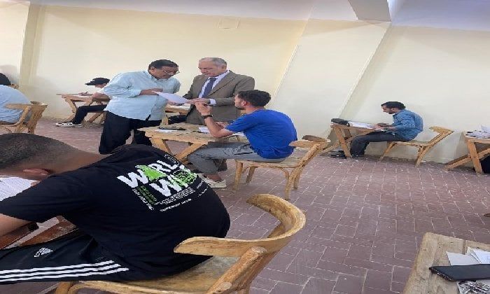 رئيس جامعة أسوان يتفقد امتحانات كلية هندسة الطاقة رئيس جامعة أسوان يتفقد امتحانات كلية هندسة الطاقة