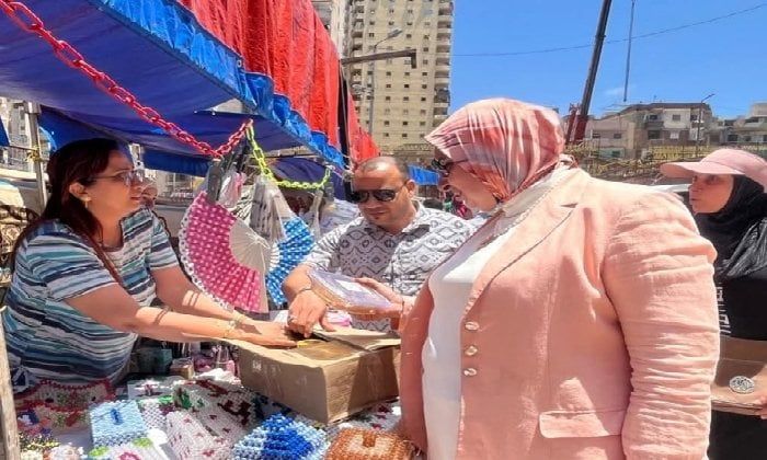 رئيس حي المتنزه أول بالإسكندرية تتابع فعاليات سوق اليوم الواحد بميامي رئيس حي المتنزه أول بالإسكندرية تتابع فعاليات سوق اليوم الواحد بميامي