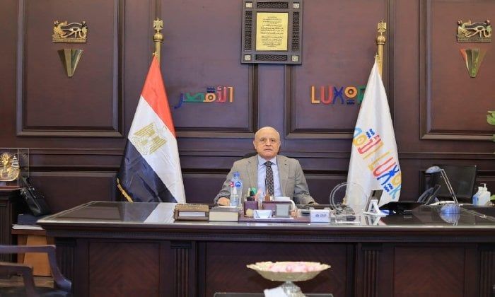 محافظ الأقصر يعتمد أكبر حركة ترقيات للعاملين على نظام الصناديق الخاصة محافظ الأقصر يعتمد أكبر حركة ترقيات للعاملين على نظام الصناديق الخاصة