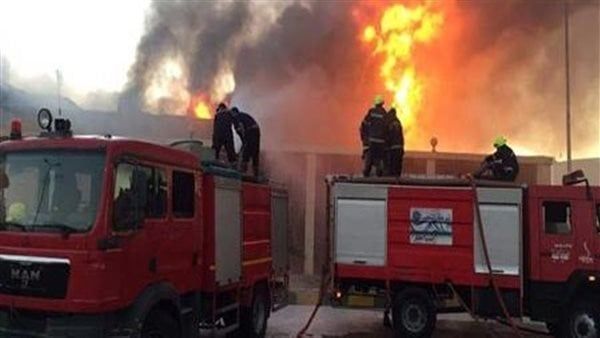 اندلاع حريق في مصنع ملابس بالقليوبية.. والدفع بسيارات الإطفاء اندلاع حريق في مصنع ملابس بالقليوبية.. والدفع بسيارات الإطفاء