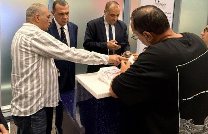 نائب وزير المالية ورئيس مصلحة الجمارك في جولة ميدانية بمطار القاهرة لتعزيز التيسير على المتعاملين نائب وزير المالية ورئيس مصلحة الجمارك في جولة ميدانية بمطار القاهرة لتعزيز التيسير على المتعاملين