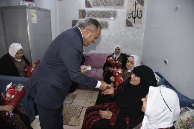 محافظ بورسعيد يزور «دار الحياة لرعاية المسنات» بحي الزهور في أول أيام عيد الأضحى محافظ بورسعيد يزور «دار الحياة لرعاية المسنات» بحي الزهور في أول أيام عيد الأضحى