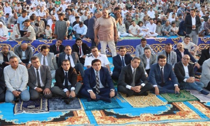 محافظ السويس يؤدي صلاة عيد الأضحى بقرية العمدة وسط حشد من القيادات والأهالي محافظ السويس يؤدي صلاة عيد الأضحى بقرية العمدة وسط حشد من القيادات والأهالي