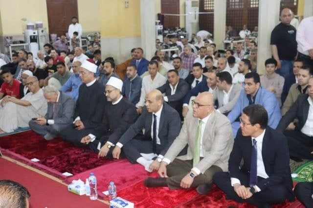 محافظ القليوبية يؤدي صلاة عيد الأضحى بمسجد ناصر بمدينة بنها محافظ القليوبية يؤدي صلاة عيد الأضحى بمسجد ناصر بمدينة بنها