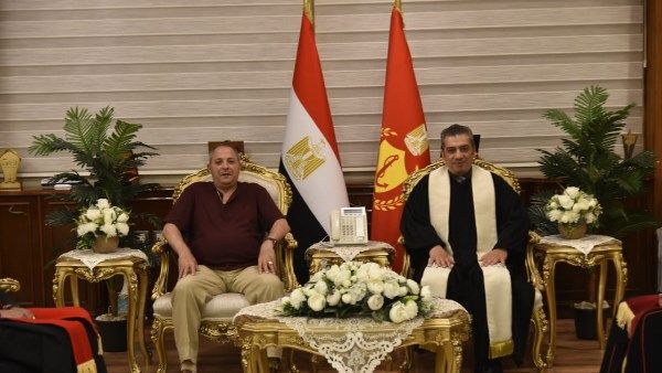 محافظ بورسعيد يستقبل راعي الكنيسة الإنجيلية لتهنئة بعيد الأضحى