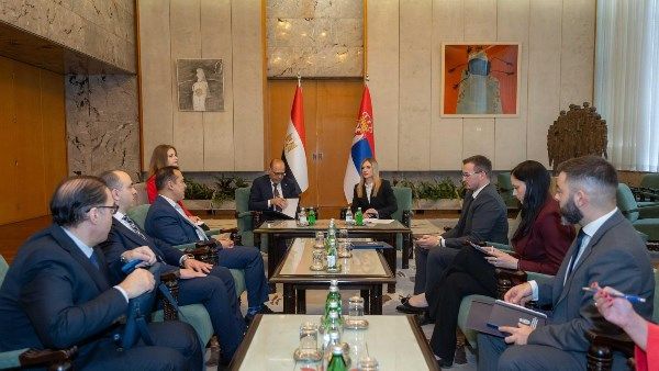 جبران يلتقي نظيرته الصربية لتوفير فرص عمل جديدة للعمالة المصرية جبران يلتقي نظيرته الصربية لتوفير فرص عمل جديدة للعمالة المصرية
