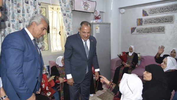 محافظ بورسعيد يزور دار “الحياة” لرعاية المسنات بحي الزهور محافظ بورسعيد يزور دار “الحياة” لرعاية المسنات بحي الزهور