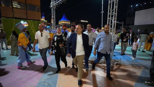 محافظ أسيوط يصطحب الأيتام في رحلة للملاهي محافظ أسيوط يصطحب الأيتام في رحلة للملاهي