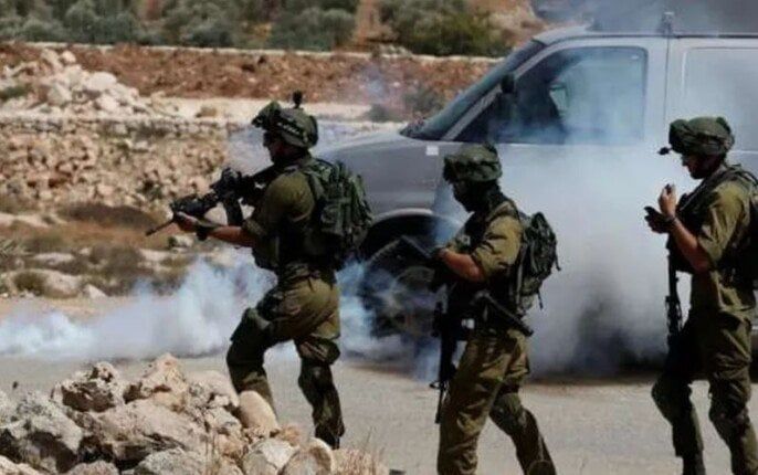 مصادر فلسطينية: الاحتلال يقتحم قرى وبلدات شمال طولكرم ويعتقل شابين مصادر فلسطينية: الاحتلال يقتحم قرى وبلدات شمال طولكرم ويعتقل شابين