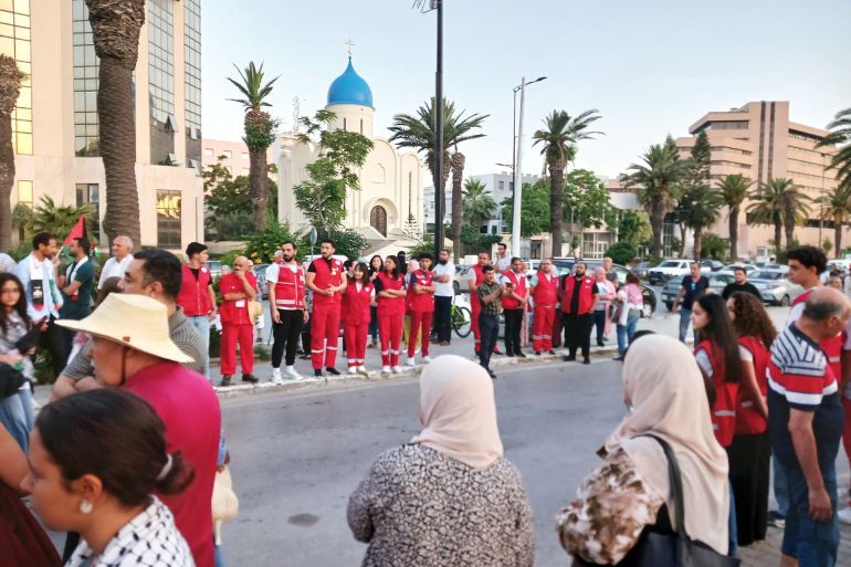 جانب من المشاركين في قافلة الصمود البرية لكسر الحصار على غزة