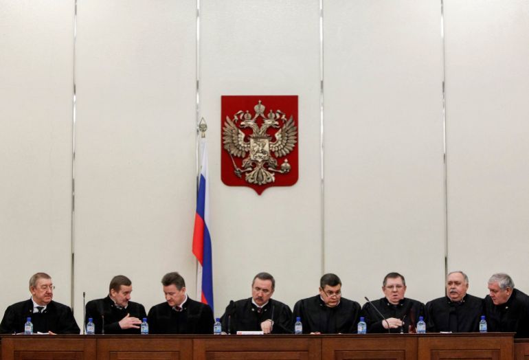 Judges of Russia's Supreme Court attend a hearing in Moscow January 23, 2014. Platon Lebedev, the ex-business partner of former oil tycoon and Kremlin critic Mikhail Khodorkovsky, will be released from prison early under a ruling by Russia's Supreme Court on Thursday. REUTERS/Maxim Shemetov (RUSSIA - Tags: POLITICS CRIME LAW BUSINESS)