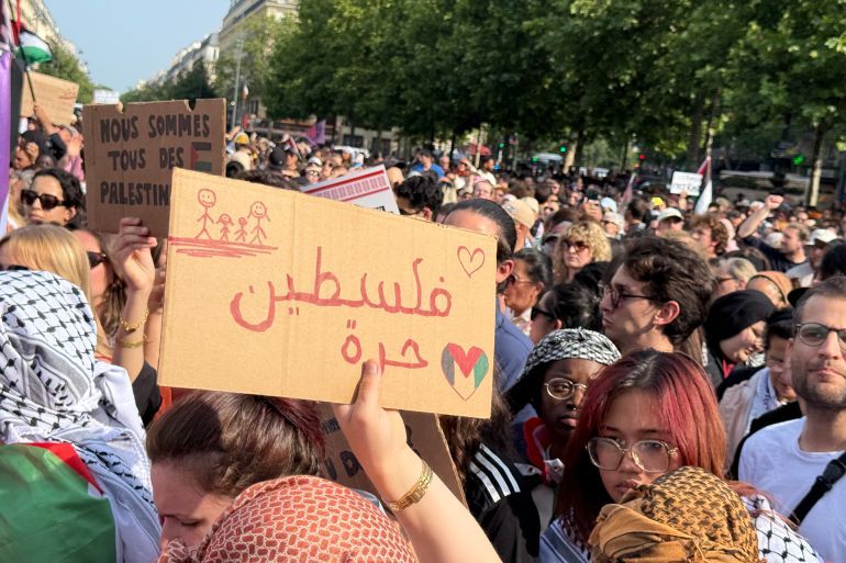 مظاهرات تضامنية في باريس مع نشطاء سفينة مادلين