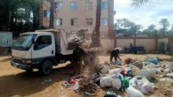 رفع 30 طن قمامة وتراكمات بأرمنت في الأقصر رفع 30 طن قمامة وتراكمات بأرمنت في الأقصر