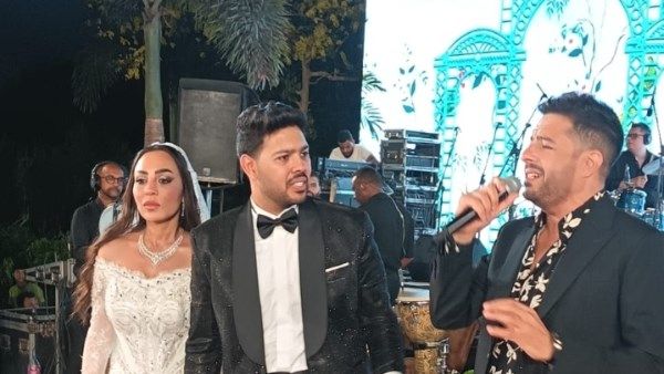 شاهد ... حماقي يُشعل فرح المطرب محمد شاهين شاهد ... حماقي يُشعل فرح المطرب محمد شاهين