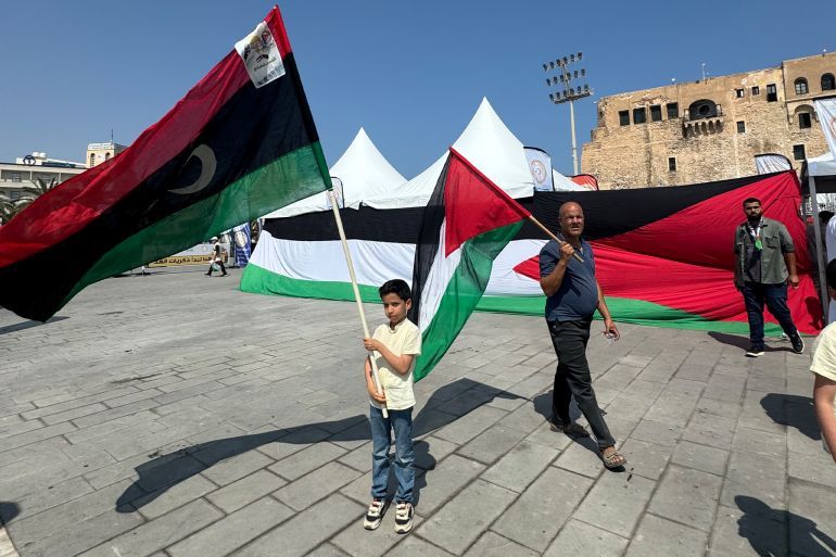 وصول قافلة الصمود الى ليبيا