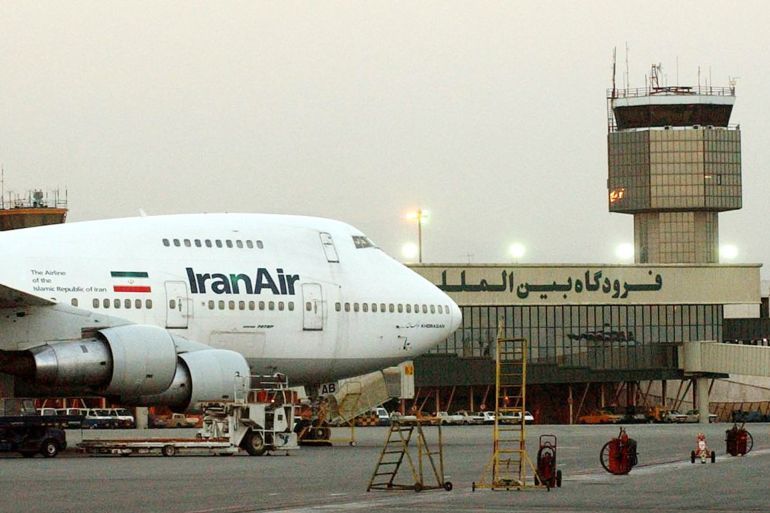 ارشيف FILE - In this June 2003 file photo a Boeing 747 of Iran's national airline is parked at Mehrabad International airport in Tehran, Iran. U.S. plane maker Boeing Co. still faces hurdles.