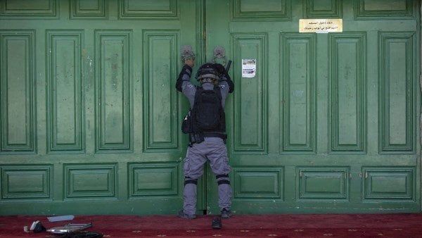 الاحتلال يغلق أبواب المسجد الأقصى بالتزامن مع «إغلاق شامل» بالضفة الاحتلال يغلق أبواب المسجد الأقصى بالتزامن مع «إغلاق شامل» بالضفة