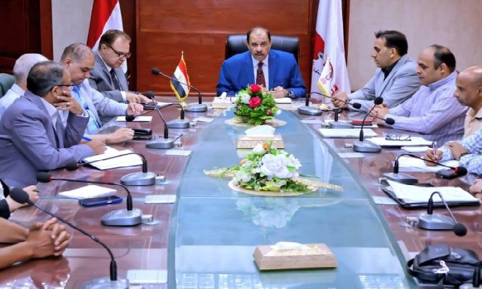 محافظ سوهاج يعقد اجتماعًا لوضع خطط تشغيل الأسواق الحضرية الجديدة محافظ سوهاج يعقد اجتماعًا لوضع خطط تشغيل الأسواق الحضرية الجديدة