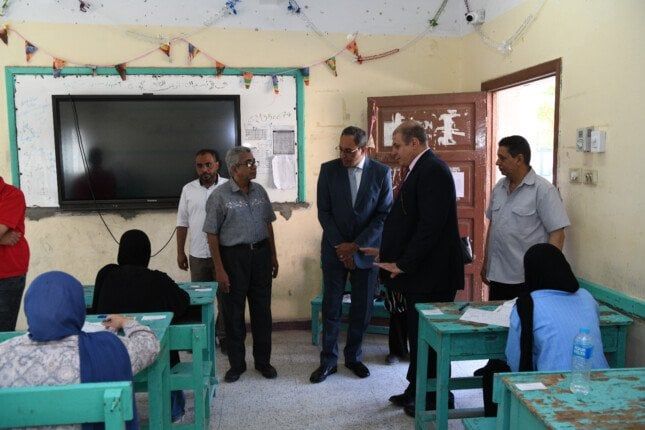 محافظ قنا يتفقد لجان امتحانات الثانوية العامة ويطمئن على انتظامها محافظ قنا يتفقد لجان امتحانات الثانوية العامة ويطمئن على انتظامها