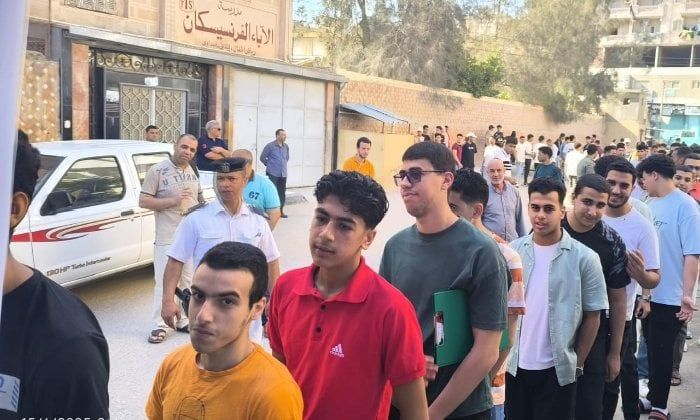 40 ألف طالب وطالبة يؤدون أول أيام امتحانات الثانوية العامة في 117 لجنة بالبحيرة 40 ألف طالب وطالبة يؤدون أول أيام امتحانات الثانوية العامة في 117 لجنة بالبحيرة