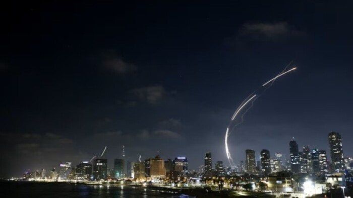 جيش الاحتلال الإسرائيلي يعلن مهاجمة مواقع لإطلاق الصواريخ وسط إيران جيش الاحتلال الإسرائيلي يعلن مهاجمة مواقع لإطلاق الصواريخ وسط إيران