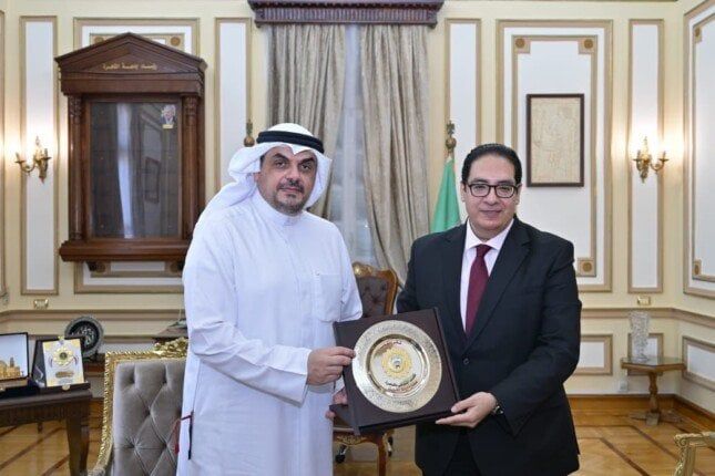عبد الصادق: جامعة القاهرة تضع كل إمكاناتها في خدمة طلاب دولة الكويت الشقيقة عبد الصادق: جامعة القاهرة تضع كل إمكاناتها في خدمة طلاب دولة الكويت الشقيقة
