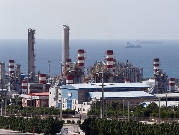 epa06063161 (FILE) - A general view of the Assalouyeh petrochemical refinery around the South Pars gas field near the southern Iranian port of Assalouyeh, Iran, 19 November 2015 (reissued 03 July 2017). French energy company Total and Iran will sign a contract on 03 July 2017 over the development of South Pars Phase 11. EPA/ABEDIN TAHERKENAREH