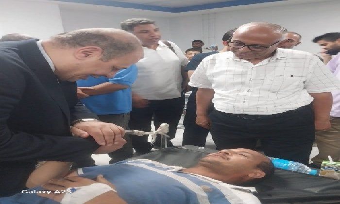 مدير تعليم قنا يطمئن على صحة الملاحظين المصابين في حادث تصادم بطريق لجان الثانوية العامة مدير تعليم قنا يطمئن على صحة الملاحظين المصابين في حادث تصادم بطريق لجان الثانوية العامة