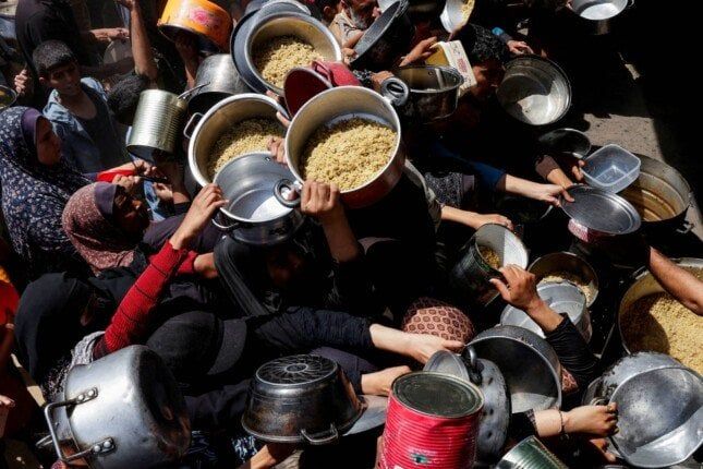 6 شهداء و30 مصابا بقصف للاحتلال استهدف منتظري المساعدات شمال غرب مدينة غزة 6 شهداء و30 مصابا بقصف للاحتلال استهدف منتظري المساعدات شمال غرب مدينة غزة