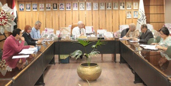 وحدة المشروعات الابتكارية بجامعة أسيوط تناقش فتح منافذ بيع للمنتجات الطلابية وحدة المشروعات الابتكارية بجامعة أسيوط تناقش فتح منافذ بيع للمنتجات الطلابية