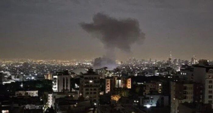سماع دوي انفجارات قوية في طهران ومدينة كرج غربي العاصمة الإيرانية سماع دوي انفجارات قوية في طهران ومدينة كرج غربي العاصمة الإيرانية