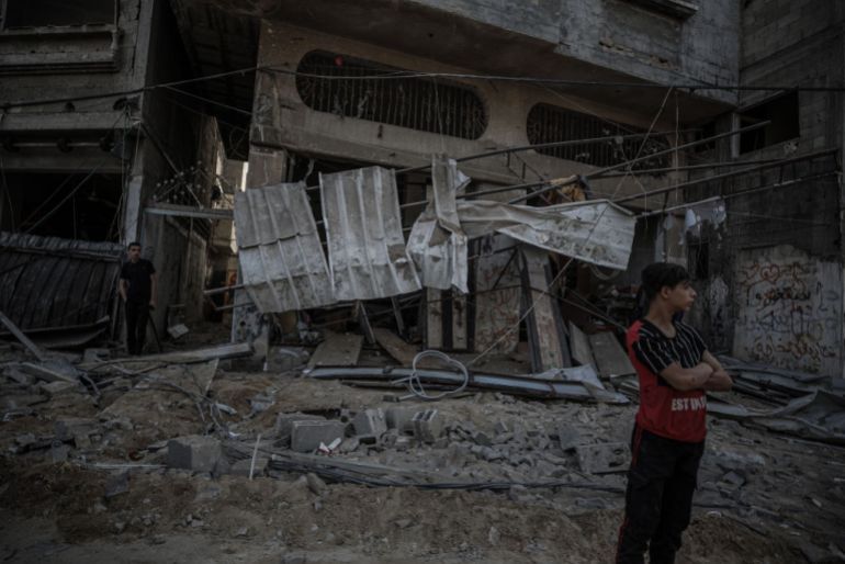 GAZA CITY, GAZA - MAY 20: A boy is seen in front of damaged building after Israel's warplanes carried out airstrikes in Gaza City, Gaza on May 20, 2021. (Photo by Ali Jadallah/Anadolu Agency via Getty Images)