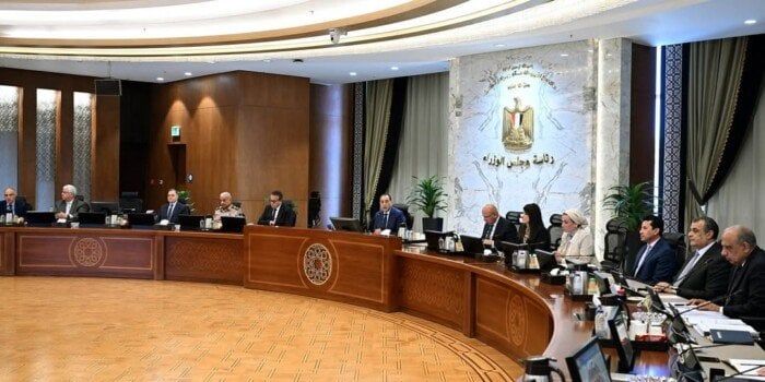 مجلس الوزراء يعقد اجتماعه الأسبوعي ويبحث عددًا من الموضوعات المهمة مجلس الوزراء يعقد اجتماعه الأسبوعي ويبحث عددًا من الموضوعات المهمة