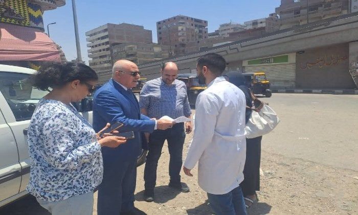 مدير صحة القليوبية يتفقد سير العمل بحملة طرق الأبواب بشبرا الخيمة مدير صحة القليوبية يتفقد سير العمل بحملة طرق الأبواب بشبرا الخيمة