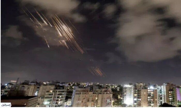 انفجارات ضخمة شمالي إسرائيل جراء الصواريخ الإيرانية انفجارات ضخمة شمالي إسرائيل جراء الصواريخ الإيرانية