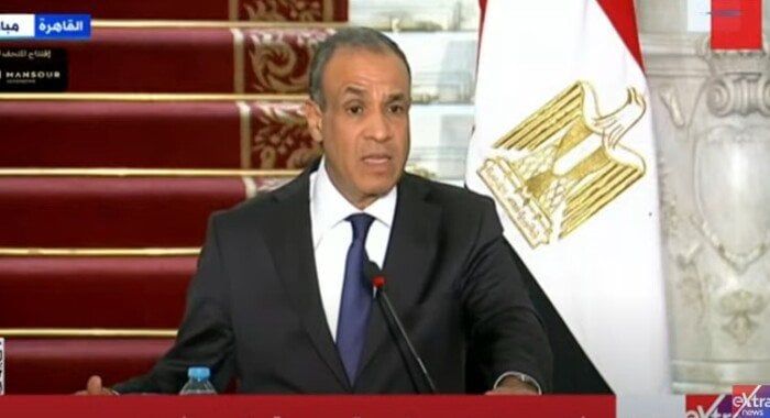 وزير الخارجية يعقد اجتماعًا مع قيادات وأعضاء مركز القاهرة لتسوية النزاعات وحفظ وبناء السلام وزير الخارجية يعقد اجتماعًا مع قيادات وأعضاء مركز القاهرة لتسوية النزاعات وحفظ وبناء السلام