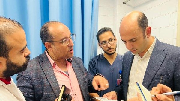 رئيس فرع رعاية بورسعيد الصحية يتابع العمل بمستشفى الزهور ميدانيا.. صور رئيس فرع رعاية بورسعيد الصحية يتابع العمل بمستشفى الزهور ميدانيا.. صور