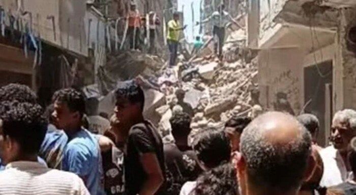 انتشال 3 مصابين من تحت أنقاض العقار المنهار في حدائق القبة انتشال 3 مصابين من تحت أنقاض العقار المنهار في حدائق القبة