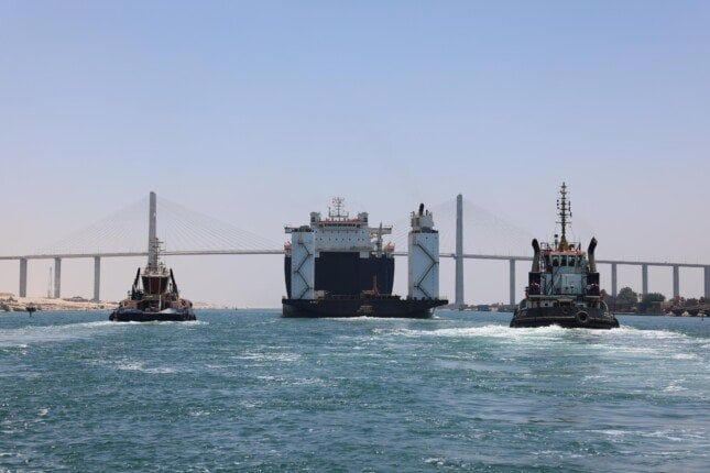 قناة السويس تشهد عبور سفينة الحاويات العملاقة CMA CGM JULES VERNE قناة السويس تشهد عبور سفينة الحاويات العملاقة CMA CGM JULES VERNE
