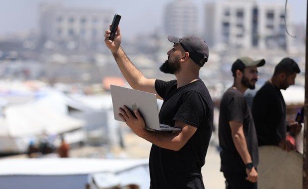 انقطاع الإنترنت والاتصالات في محافظتي غزة والشمال انقطاع الإنترنت والاتصالات في محافظتي غزة والشمال