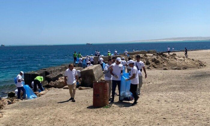 جمعية المحافظة على البيئة تنظم حملة نظافة بشاطئ فلفلة بالغردقة جمعية المحافظة على البيئة تنظم حملة نظافة بشاطئ فلفلة بالغردقة
