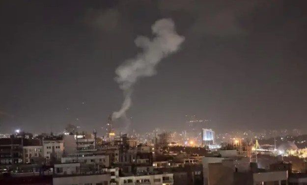 وسائل إعلام إيرانية: سماع دوي انفجار غرب طهران وتفعيل الدفاعات الجوية وسائل إعلام إيرانية: سماع دوي انفجار غرب طهران وتفعيل الدفاعات الجوية