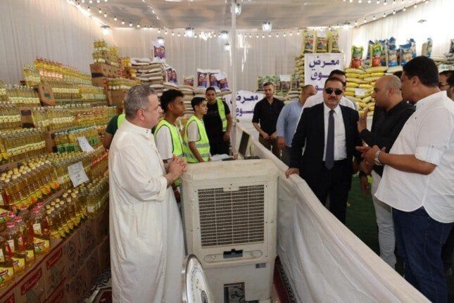 احتفالاً بالعيد القومي.. محافظ المنوفية يفتتح سوق اليوم الواحد لبيع السلع الغذائية احتفالاً بالعيد القومي.. محافظ المنوفية يفتتح سوق اليوم الواحد لبيع السلع الغذائية