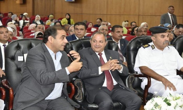 حبشي يترأس جلسة أعمال المجلس التنفيذي لمحافظة بورسعيد حبشي يترأس جلسة أعمال المجلس التنفيذي لمحافظة بورسعيد