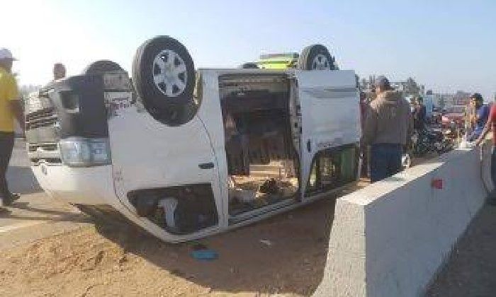 تهور السائق في السرعة.. إصابة 9 أشخاص في انقلاب ميكروباص بالمنيا تهور السائق في السرعة.. إصابة 9 أشخاص في انقلاب ميكروباص بالمنيا